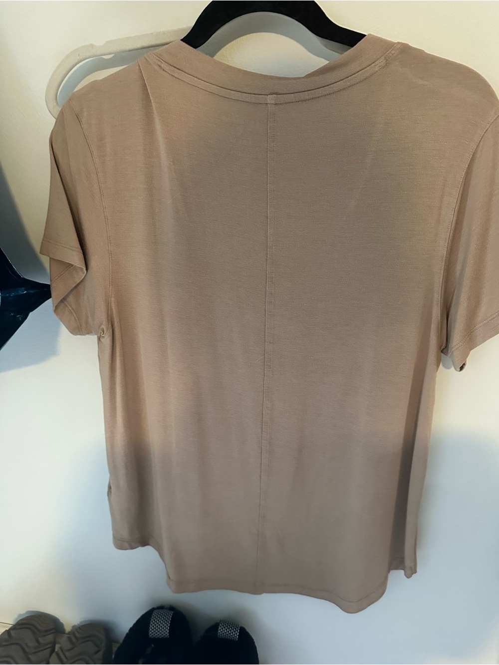 American Eagle Outfitters Soft & Sexy Womens V-Neck Tee in Taupe- SMALL NWT - Picture 5 of 5